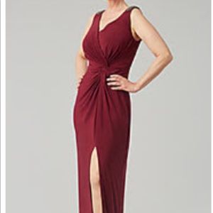 New LONG WINE RED, DRESS WITH BEADS
SIZE: 8
